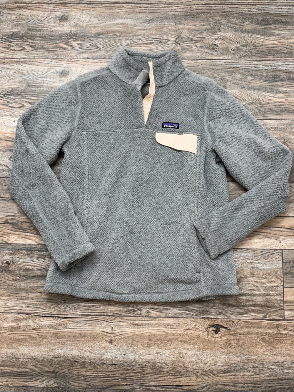 Patagonia Women’s Light Gray Zip Fleece with Cream Chest Accent
